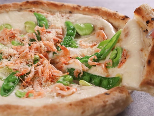 窯焼きの味！桜えびと春野菜のクリームピザ